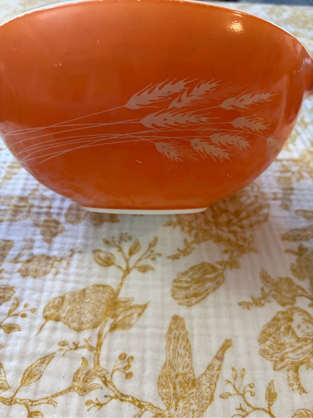 Pyrex mixing bowl in “Autumn Harvest”
